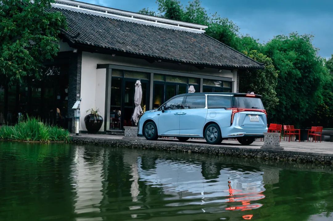 上汽大通mifa9最低配测评,上汽大通mifa9纯电版试驾