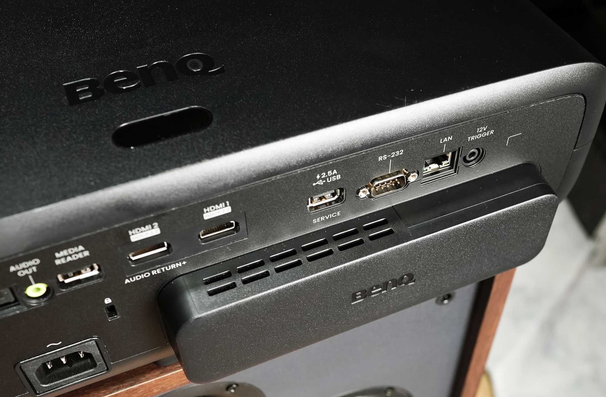 爱普生tz3000和明基4550,同价位投影仪和显示器