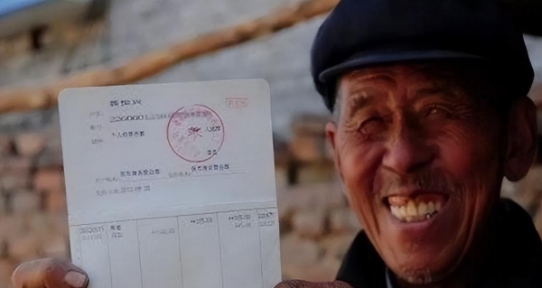 存款放银行好还是现金好,存款放存折好还是银行卡好