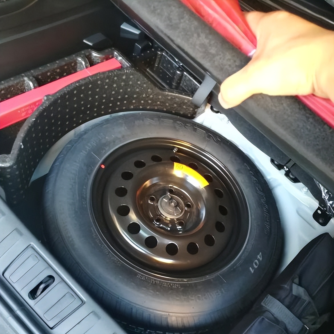 汽车备胎是标配,车备胎都有哪些东西