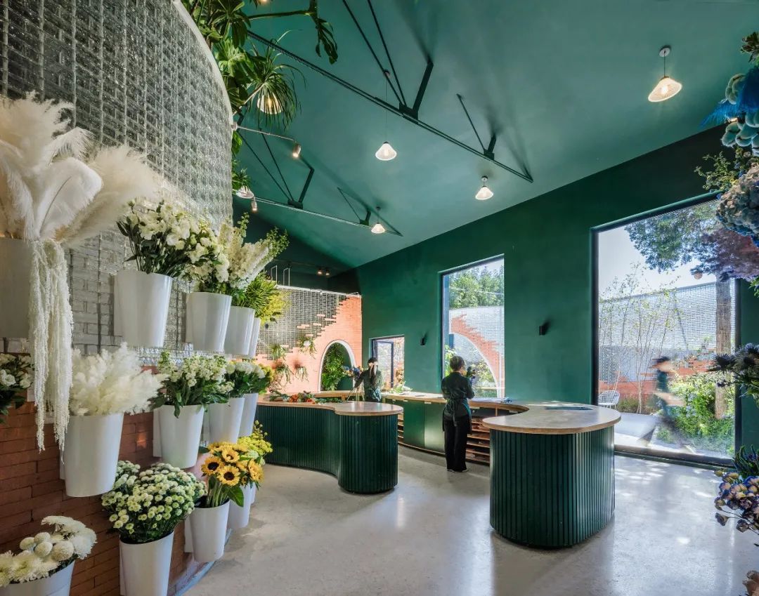 打造静谧而又生机盎然的梦幻“花”园｜只和花花艺工作室“只园”