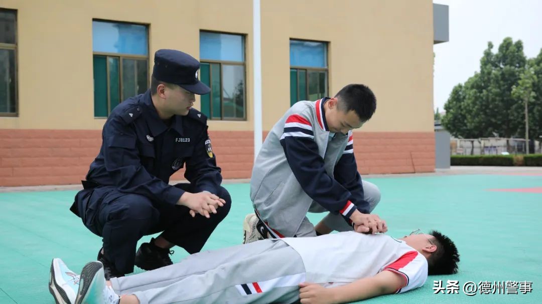 跟着警察去抓酒驾,跟着警察叔叔去出警