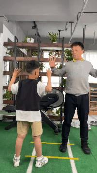 背微驼怎么矫正,孩子背有点驼怎么矫正