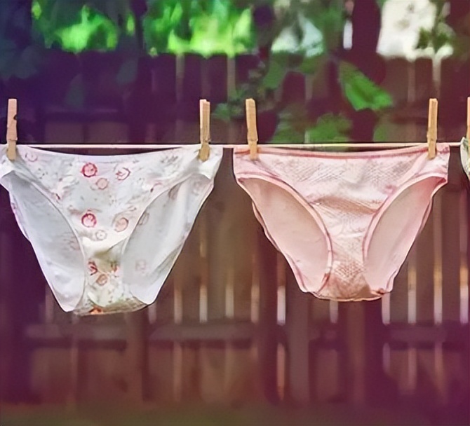 女性阴道有白色泡沫排出来，是咋回事？暗示了什么？医生给出答案