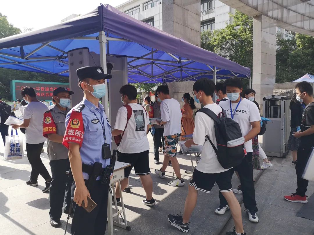 服务一方群众,公安民警用真心真情服务一方群众