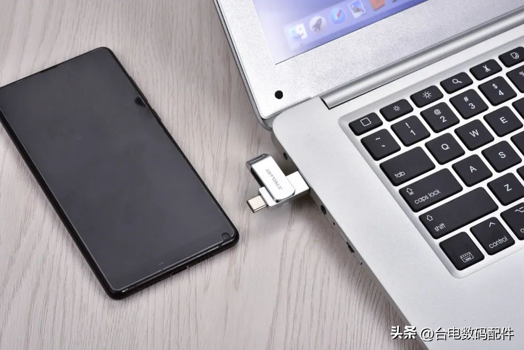 超多buff叠加！裂墙推荐办公好物，高颜值U盘，细节舒心更懂你