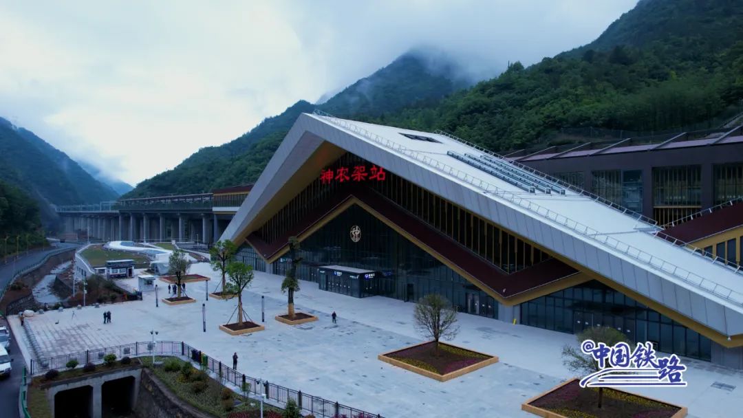 郑渝高铁通车后重庆到武汉几小时,郑渝高铁开通渝万高铁会涨价吗