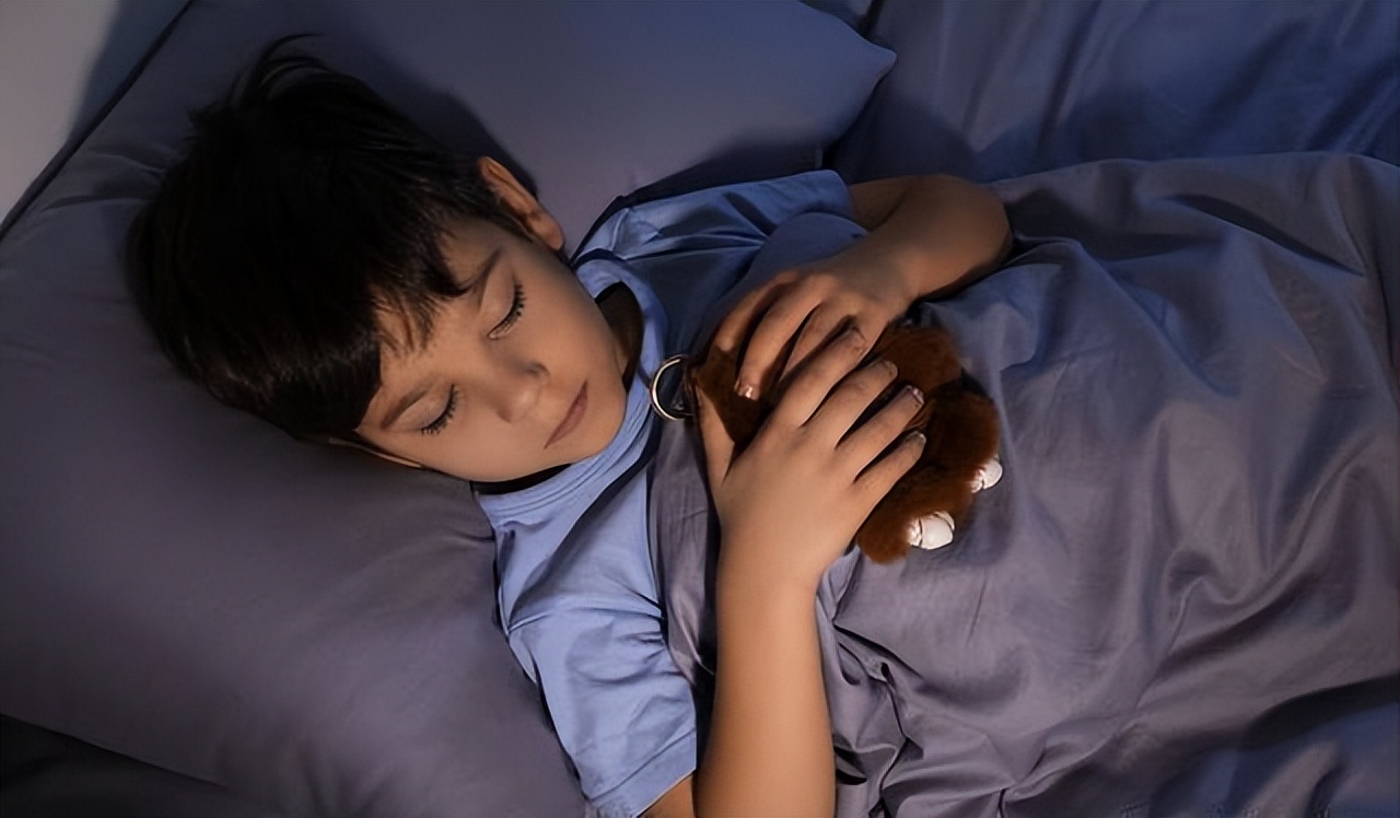 几岁分床几岁分房睡对宝宝最好,小孩几岁分床分房意义是什么