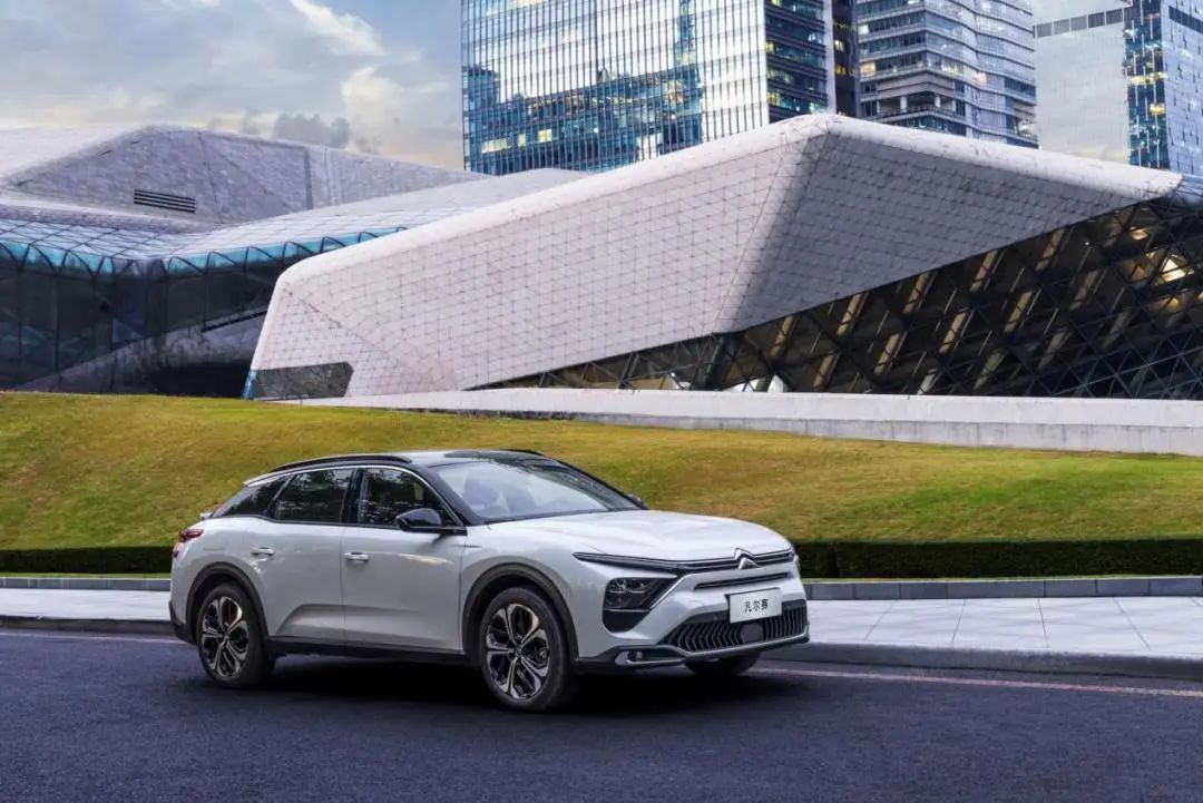 凡尔赛c5x上市懂车帝,凡尔赛c5x钛空银实车