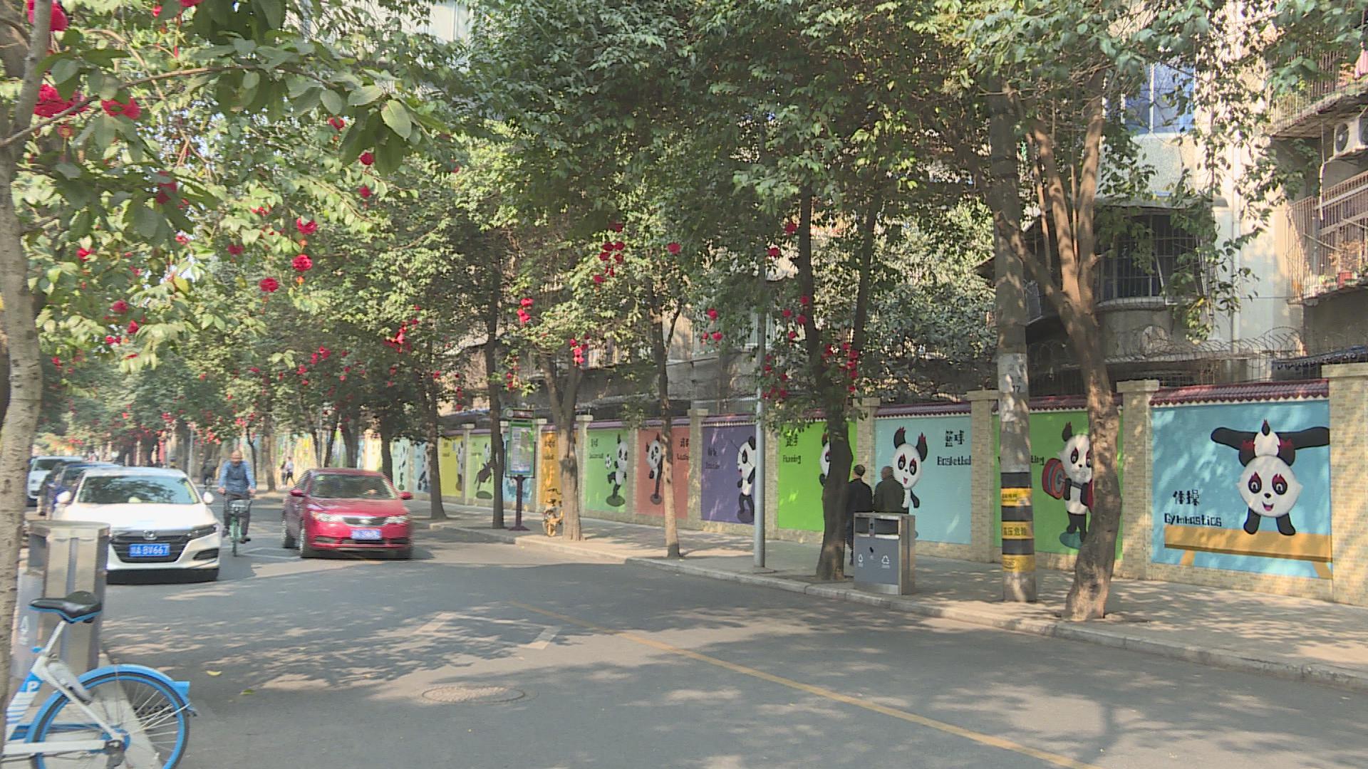 蓉宝街头,蓉宝参观大运会媒体中心