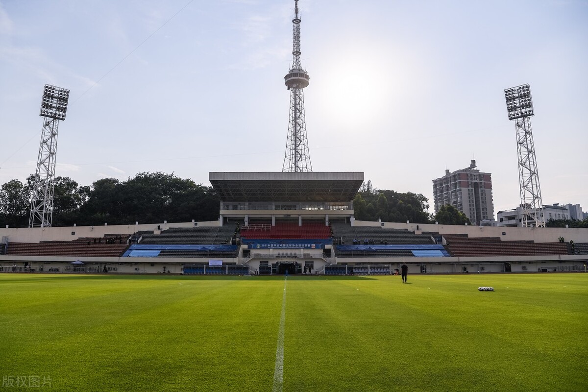 曾经的广州队主场震撼氛围,为什么广州队的主场搬到了越秀山