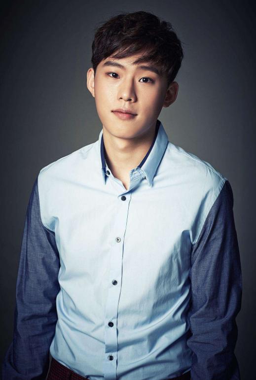 *服私**很会穿的小哥哥金圣喆阳光帅气尽显少年感