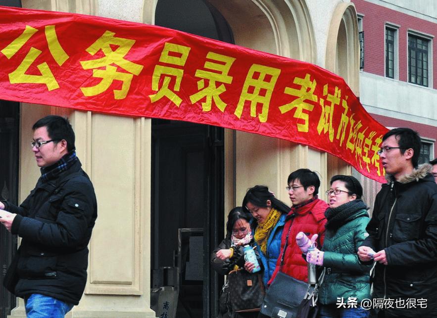 快要卷成麻花了!上海交大女博士应聘中学校医,看到薪资我懂了!