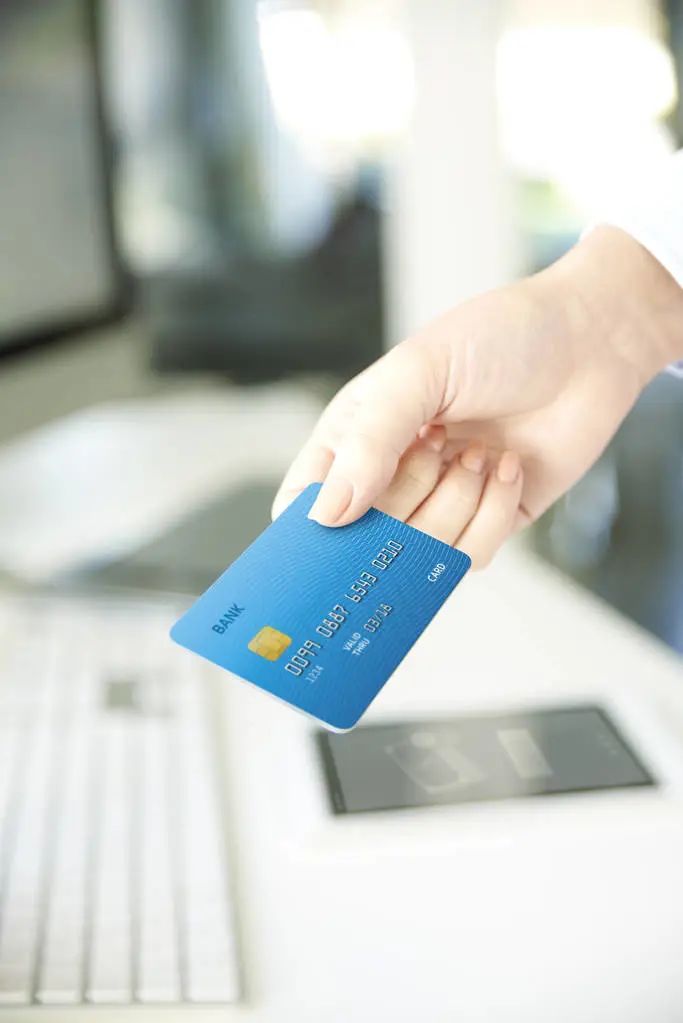 社保卡到期不换影响养老金发放吗,社保卡过期了还可领养老金吗