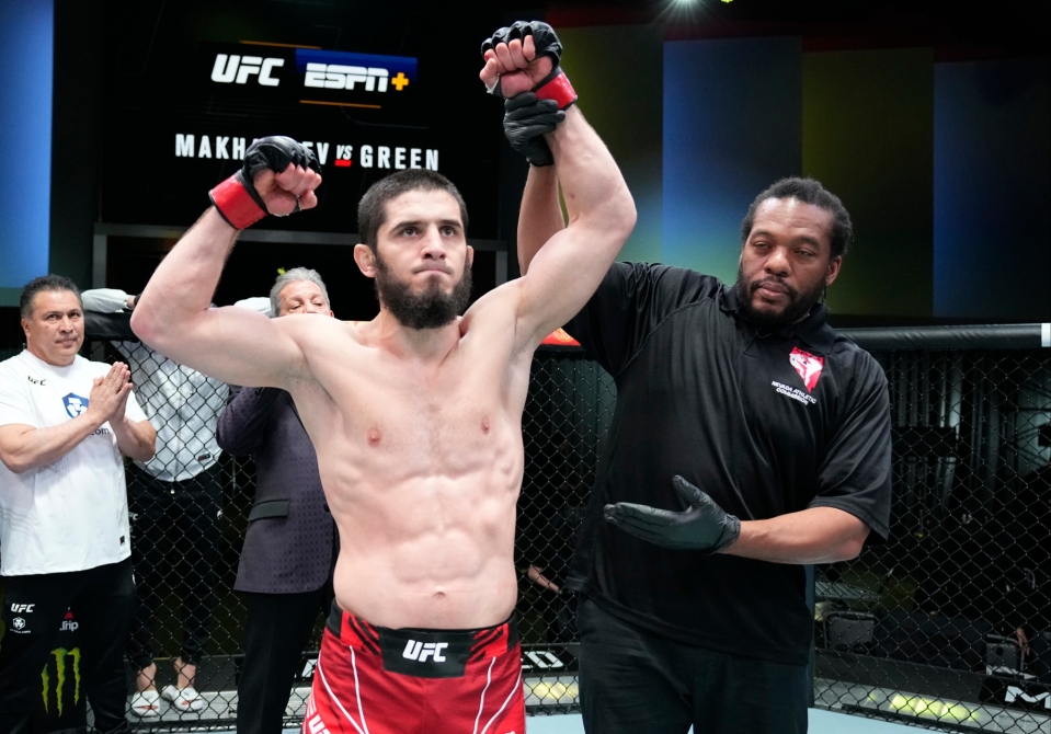 马哈切夫降服奥利维拉小鹰,马哈切夫14连胜小鹰