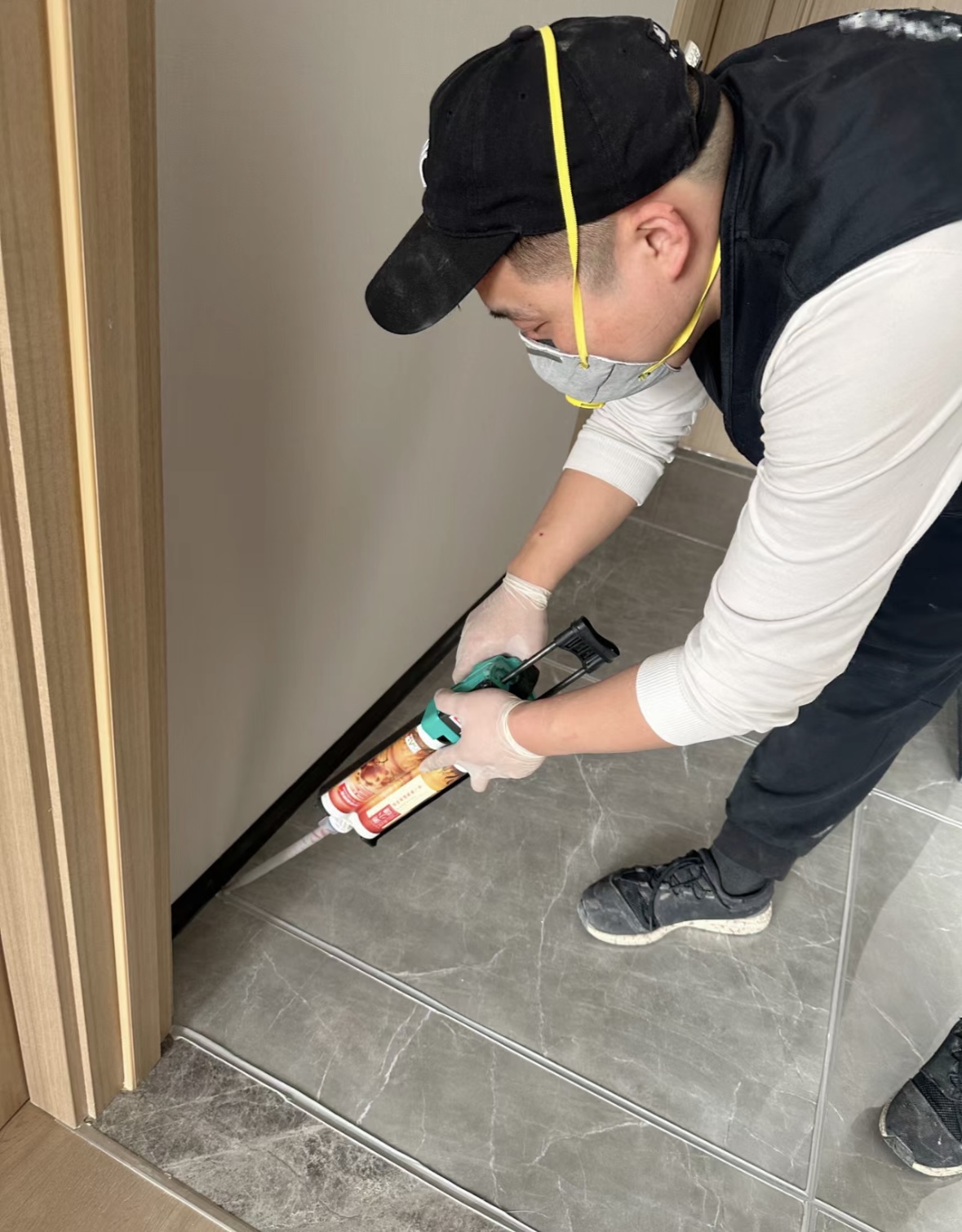 美缝是环氧彩砂好还是美缝剂好看,美缝剂好还是彩砂美缝好