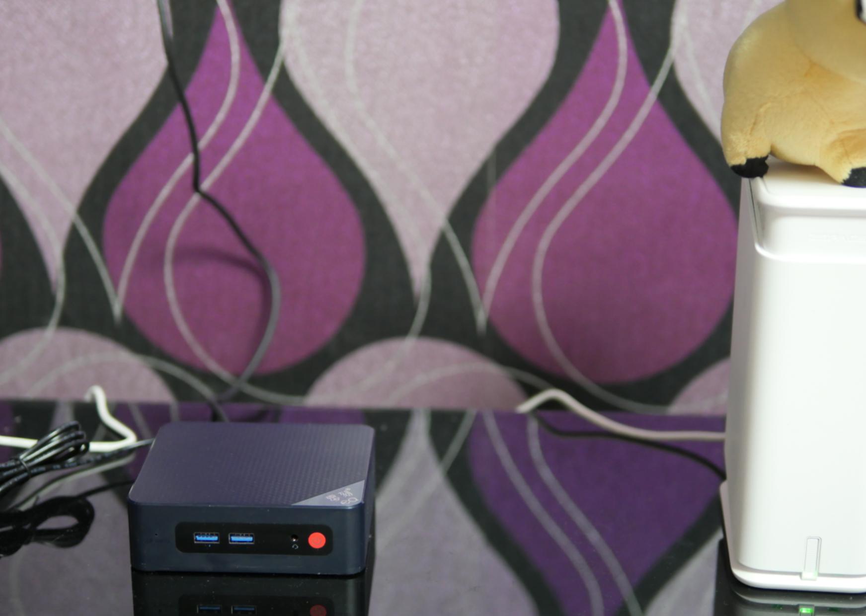 再也不怕投屏被限。零刻EQ12全能小主机直连电视，4K资源轻松看。