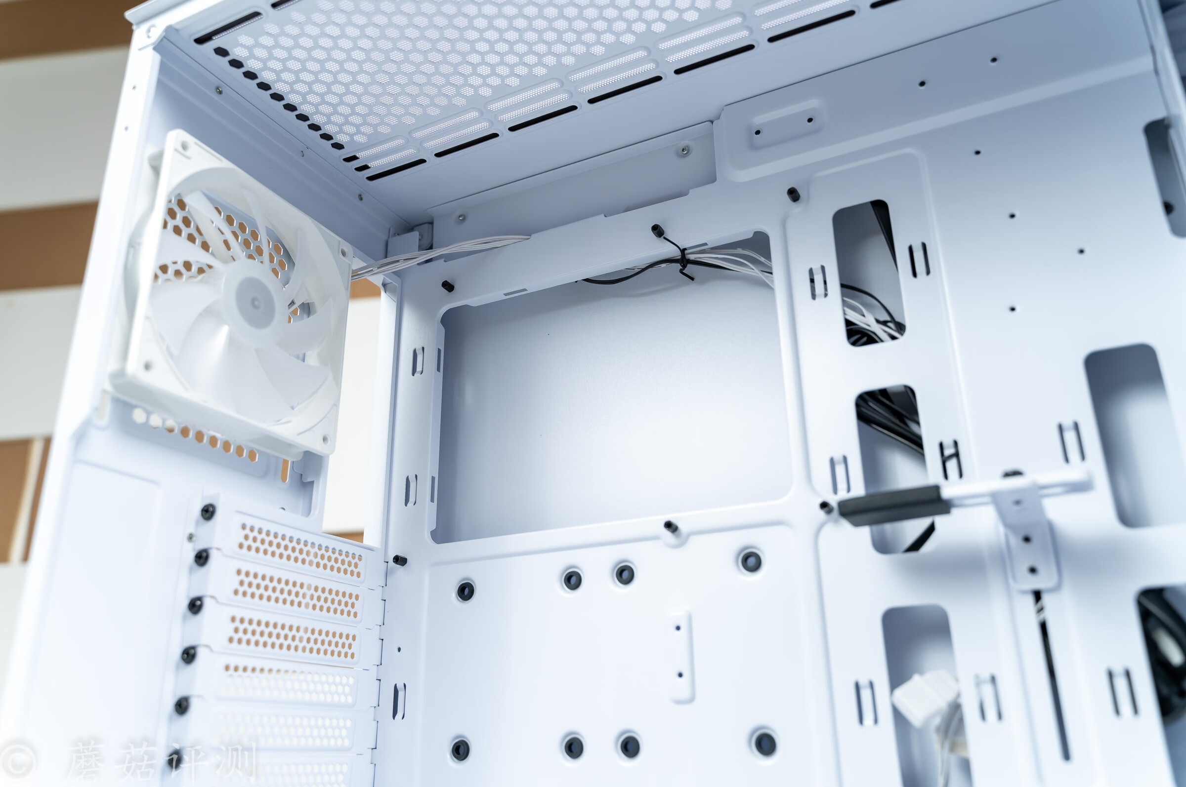 安钛克性价比最好的机箱,散热好不积灰的机箱