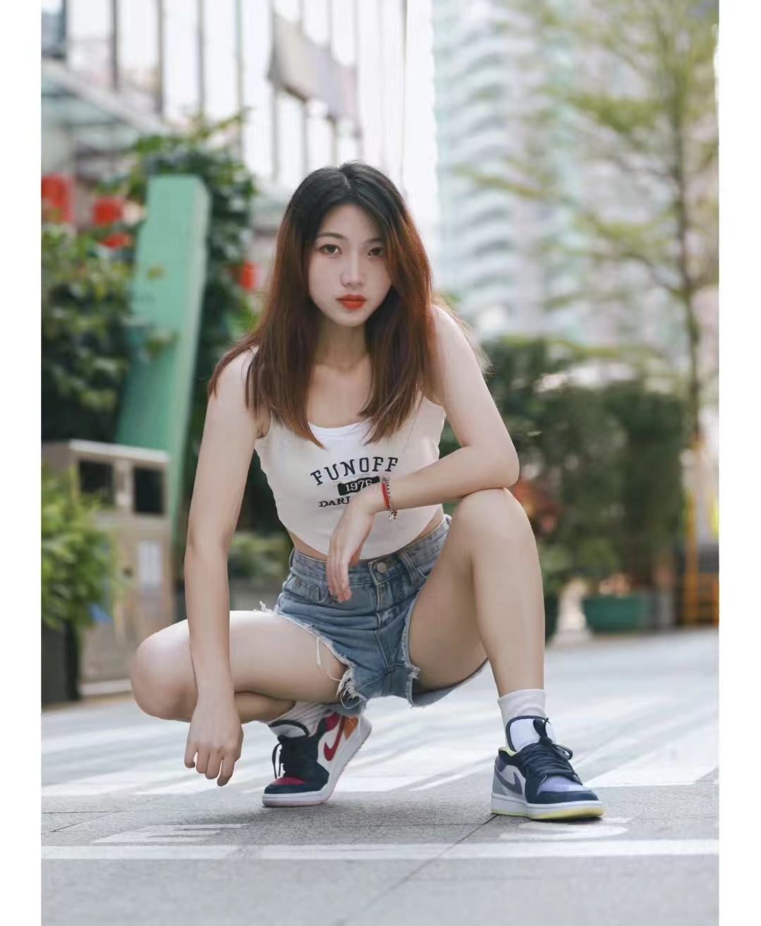 短肥上衣怎么搭配下装图片,宽松秋季款短上衣如何搭下装