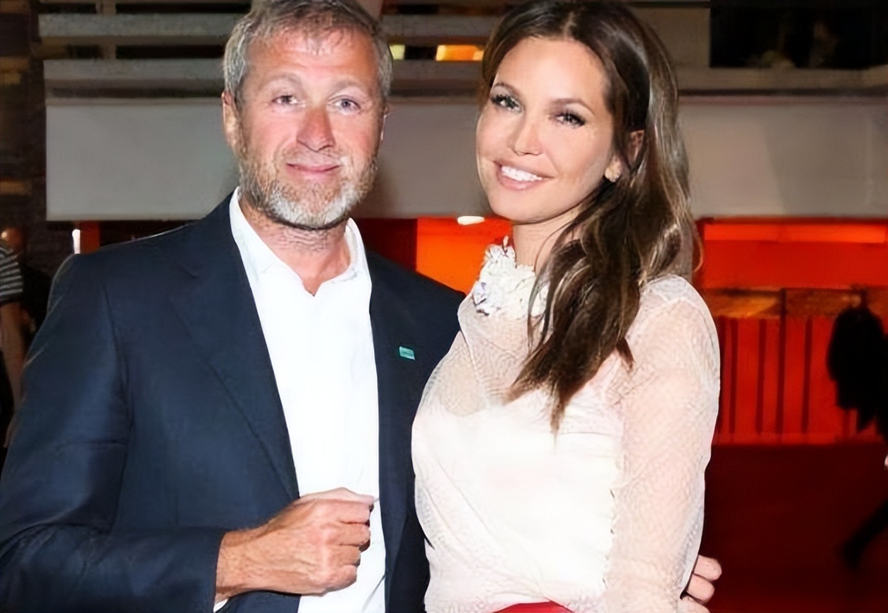 达莎·朱可娃和罗曼阿布拉莫维奇 (达瑞亚·达莎·朱可娃2009年)