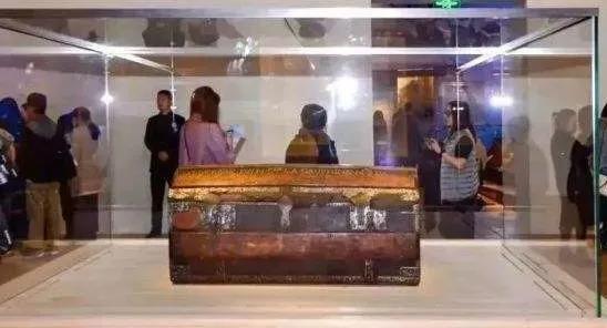 LVMH帝国是如何炼成的？|摇荡的钟摆：极简奢侈品史