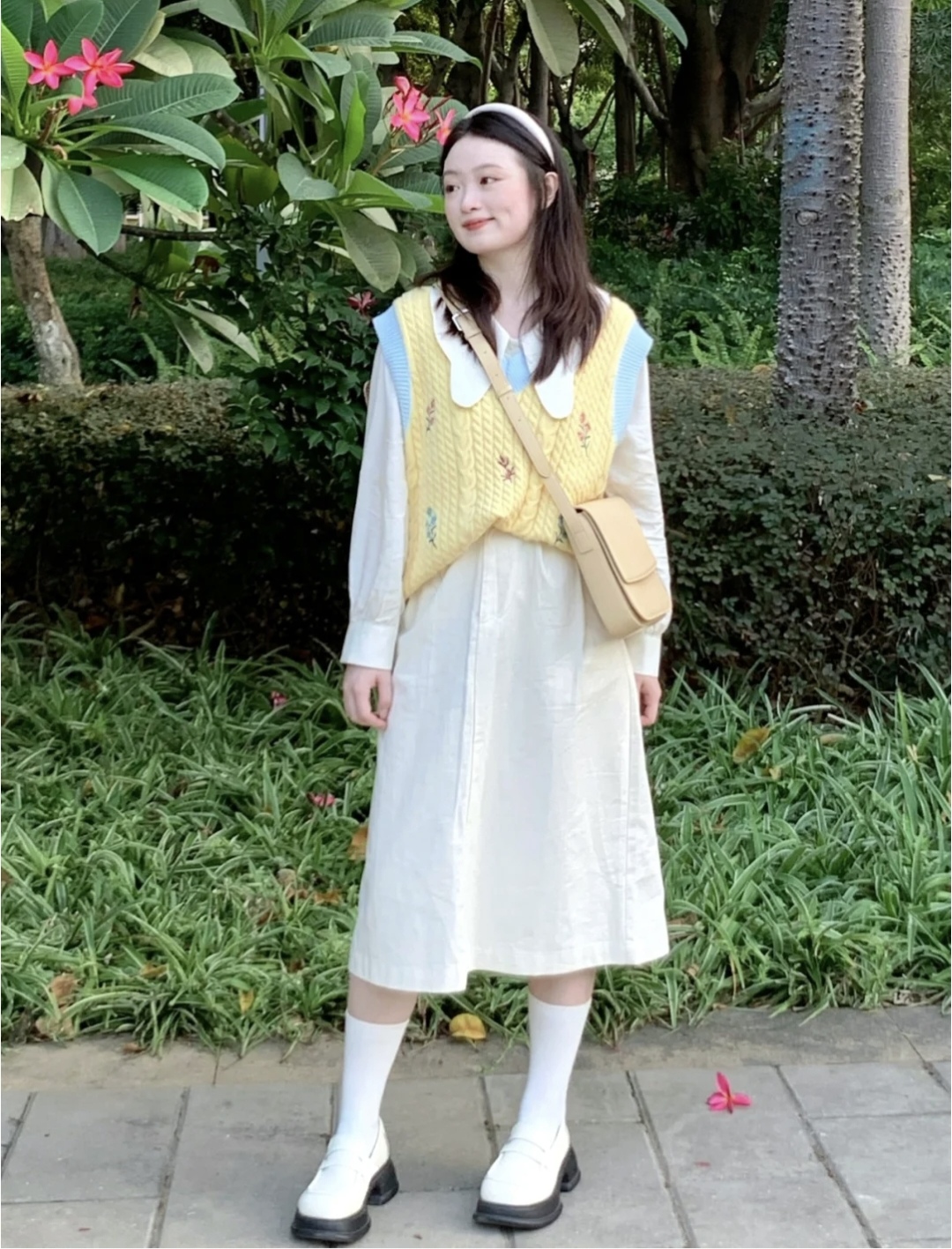 秋季米白色全部颜色搭配,米白色搭配什么颜色俏皮可爱