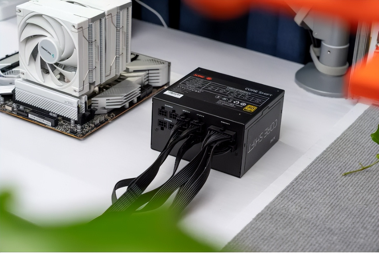 xpg白色机箱,xpg白色和金色