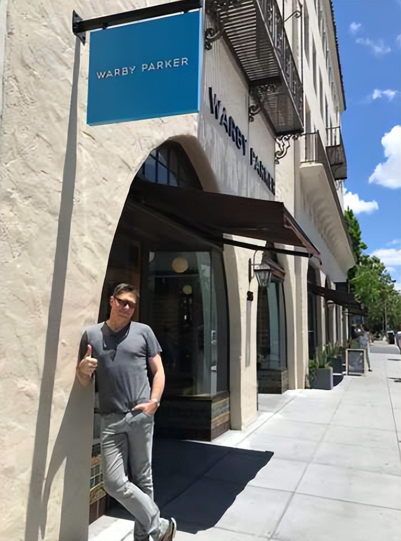 库克穿杰尼亚逛北京三里屯,库克穿杰尼亚鞋