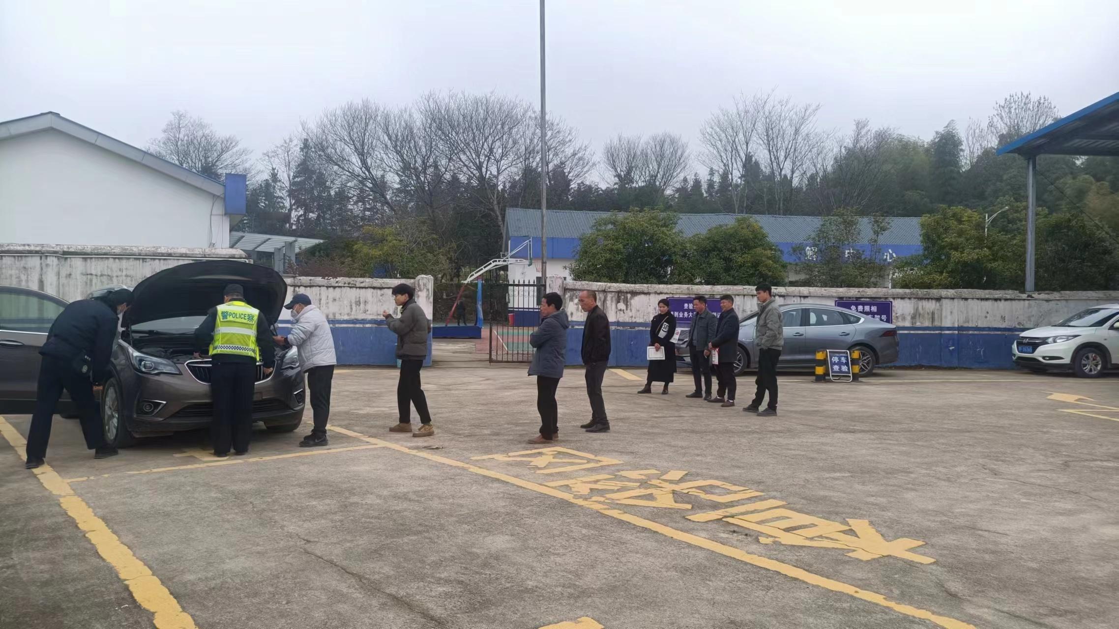 黎川县交警支队动态,黎川交警护航出行