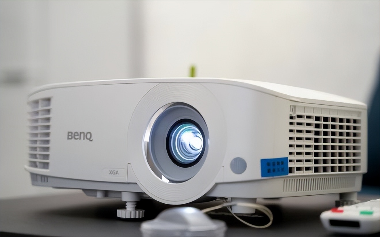 2022最值得购买的千元投影仪推荐,目前哪一款千元投影仪最好