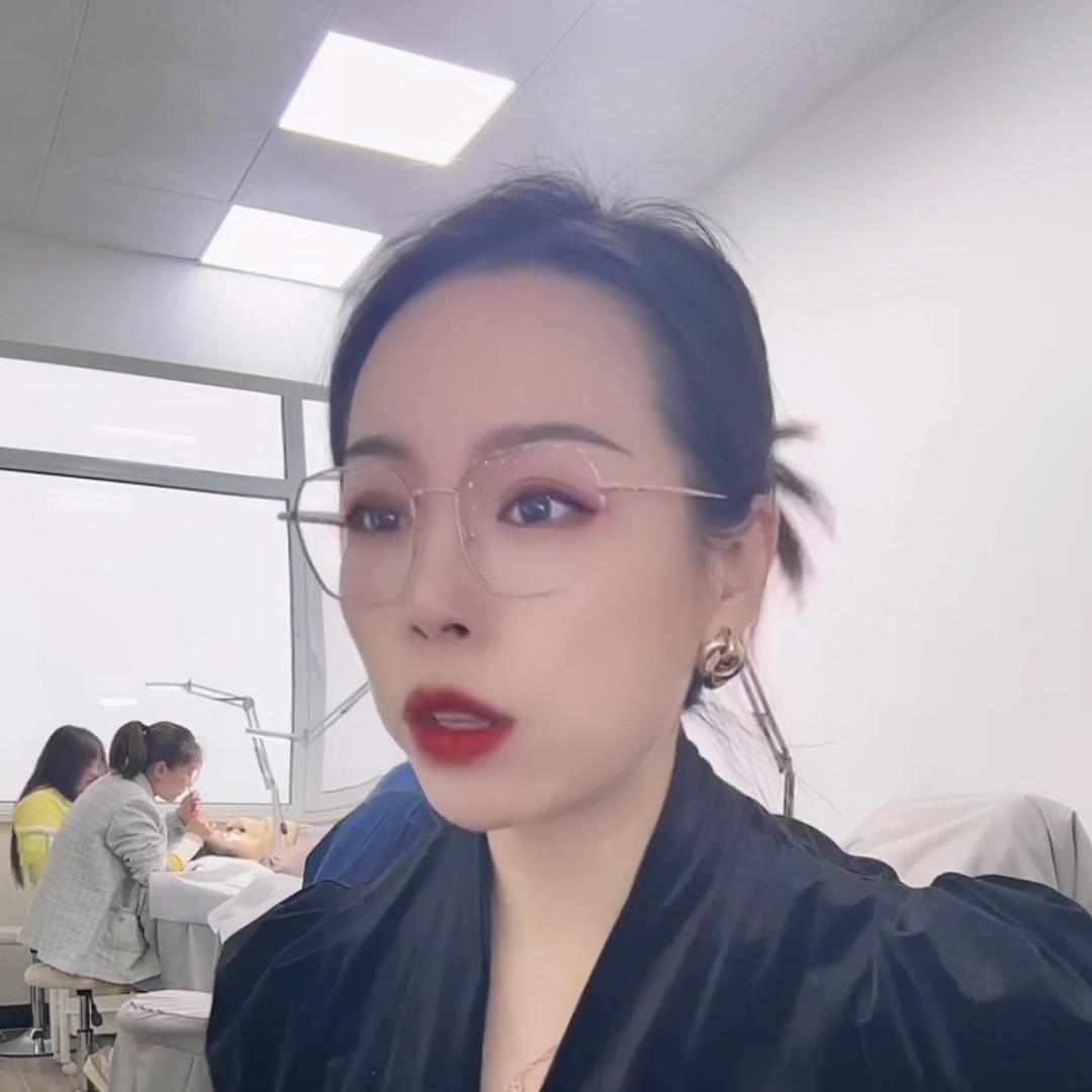 现在开始学也不晚,要去学美睫首先问什么