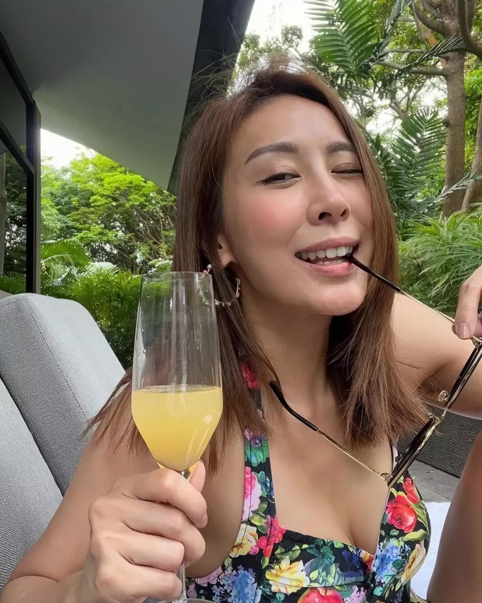 港姐冠军泳装秀,港姐冠军晒孕照