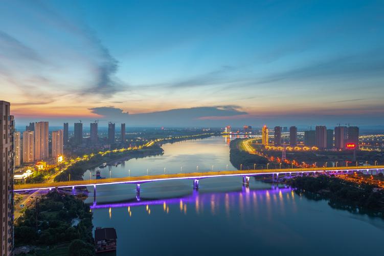 景德镇和鹰潭哪个面积大,江西最发达的城市景德镇