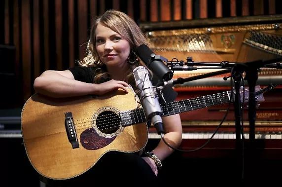 琳恩玛莲最新歌曲,琳恩玛莲英文曲