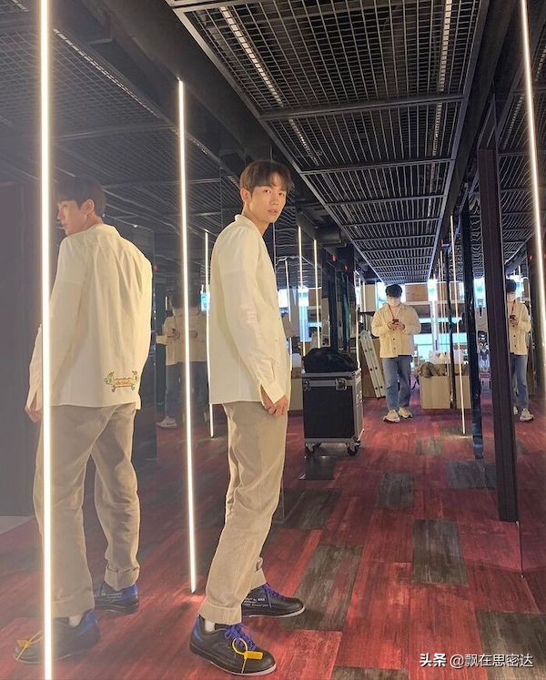 盘点韩国明星穿衣搭配,2011年韩国明星穿搭