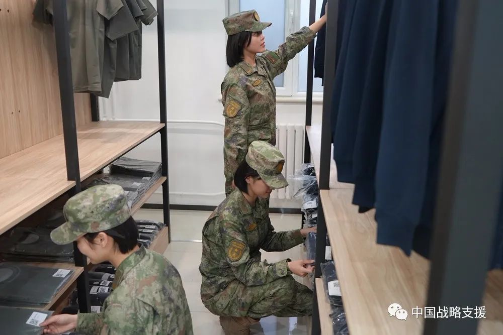 部队被装开箱,部队被装