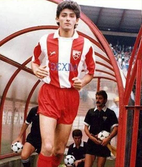 从古至今足球最好阵容,近十年欧洲足球最佳阵容