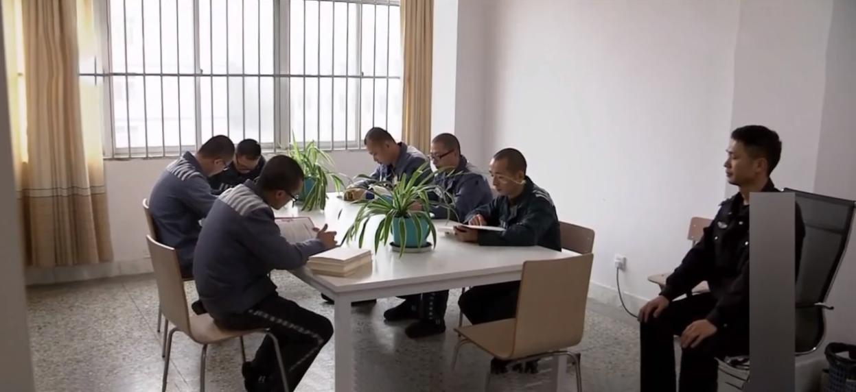 男子入狱11年怪梦揭开身世,男子监狱服刑的真相