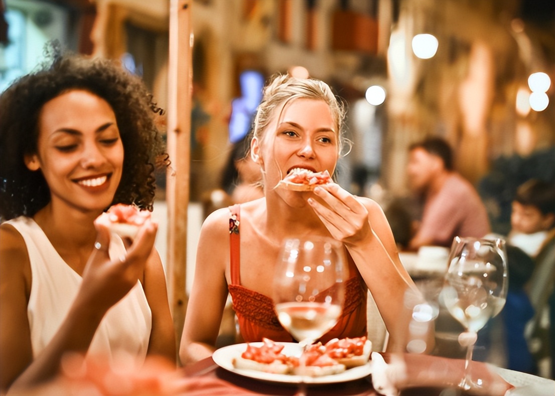 戴牙套吃零食能只漱口吗,戴了牙套还可以吃零食吗