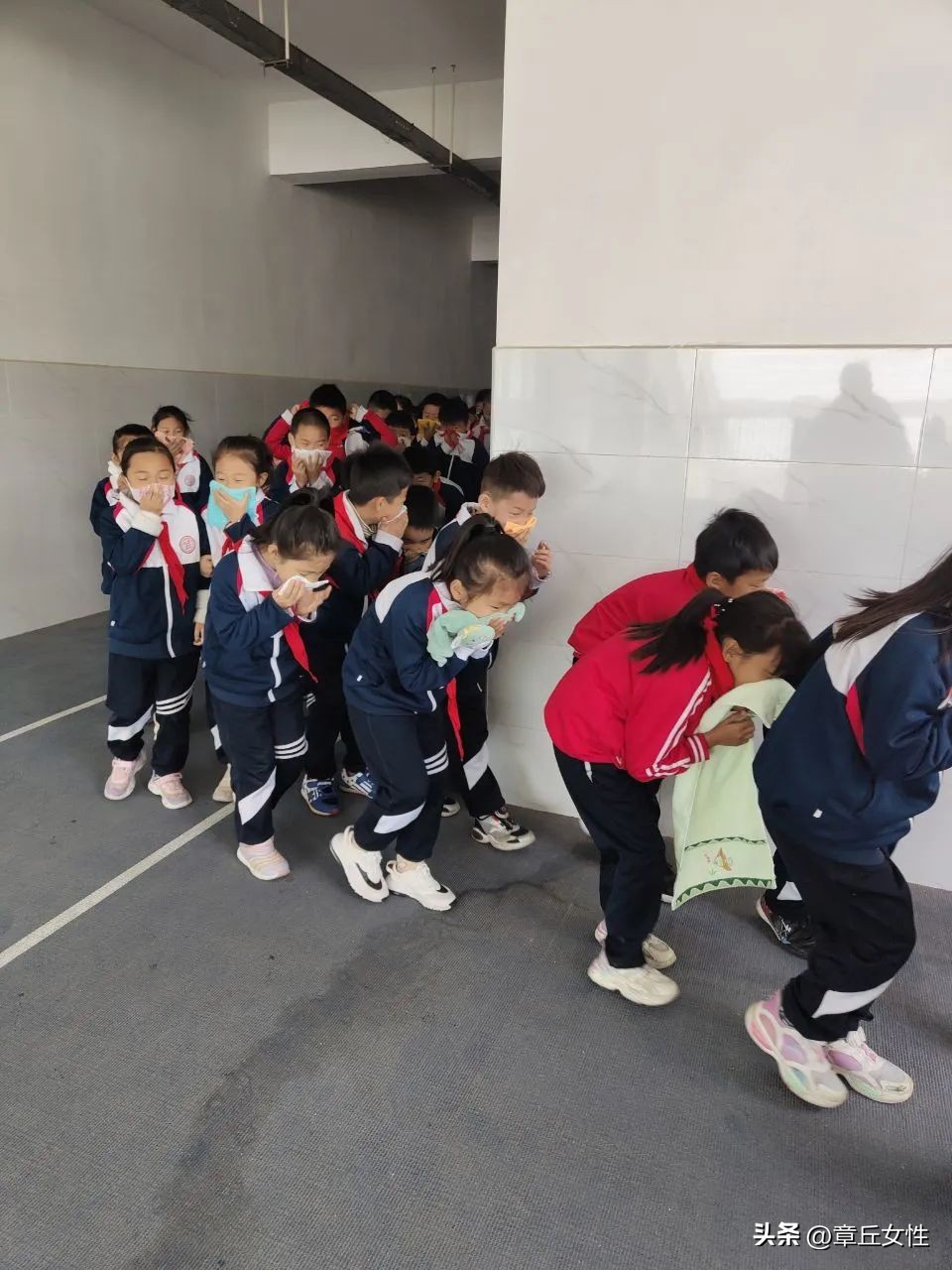 儿童友好｜消防零距离安全你我他——章丘区东城实验学校举行“消防安全疏散演练”活动