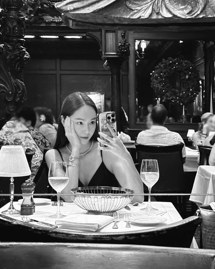 李斯丹妮于文文郑秀妍微博之夜,郑秀妍公开恋情是真的吗