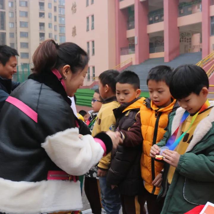 双减政策下的小学体育活动美篇,双减后孩子们拥有了快乐时光