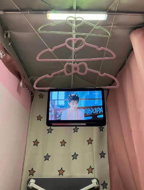 “纸抽麻将已C位出道”，大学生省钱新花样火了，有点智慧但不多