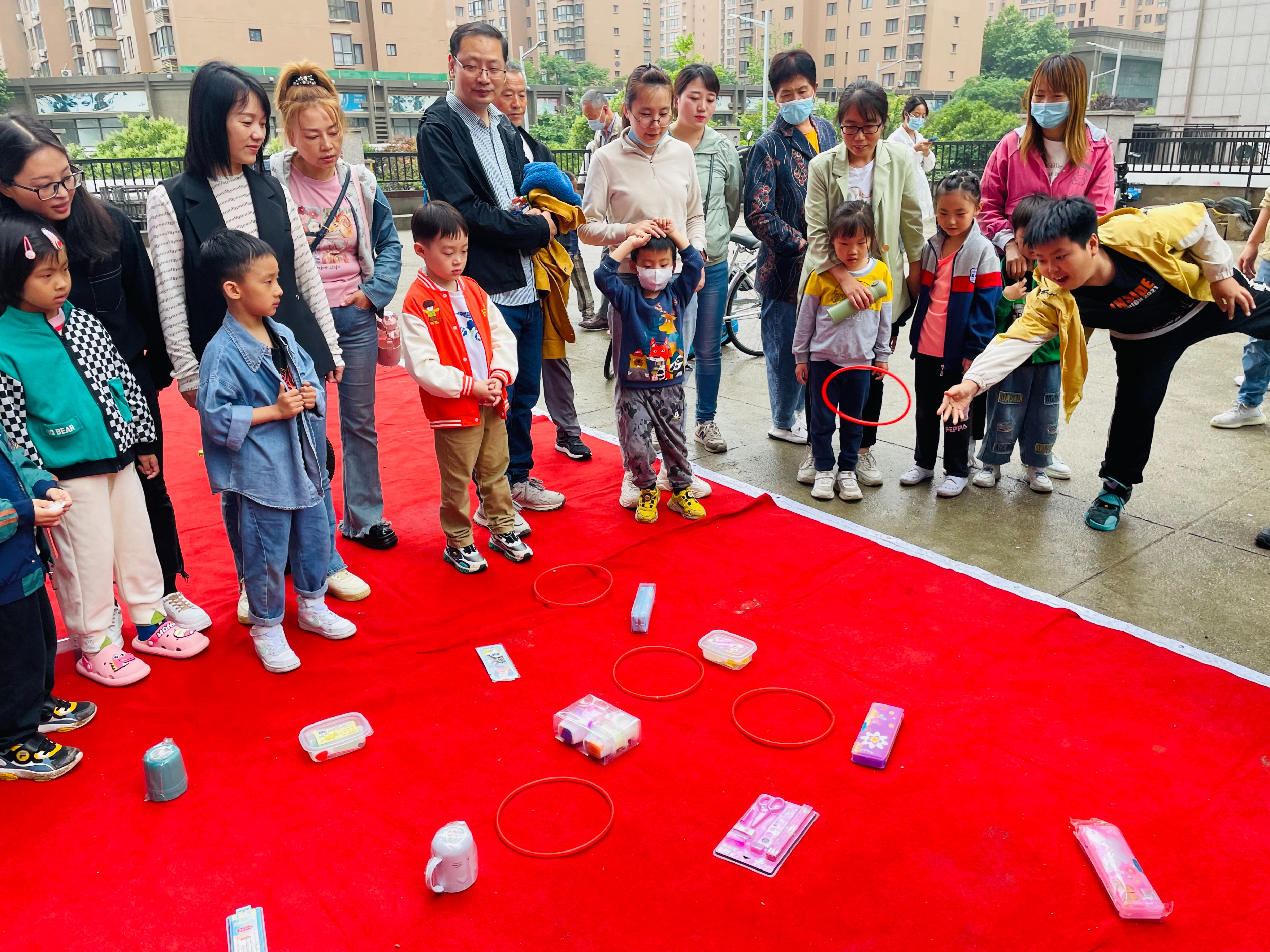 六一送温暖活动,六一献爱心送温暖活动