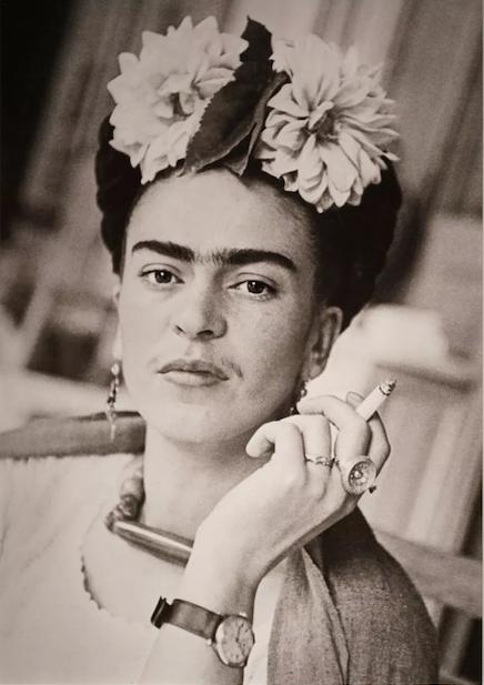 18岁车祸32次，三次流产，丈夫*引勾**小姨子，她成了全球最贵女画家