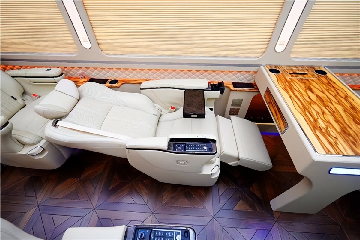 丰田考斯特价格2020,金旅考斯特和丰田考斯特区别