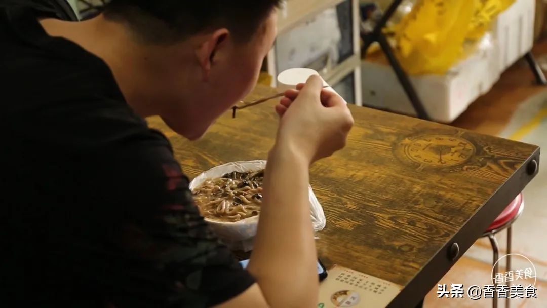 小店保持20年的特色美食,老滋味熟食小馆