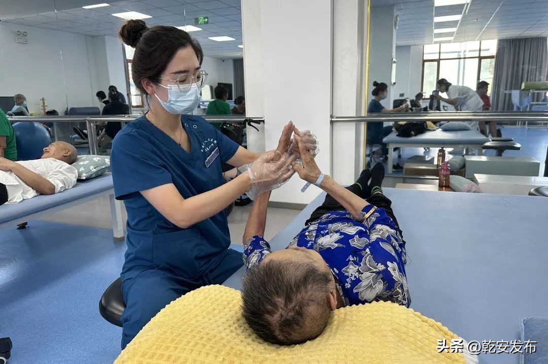 【生活服务台】为健康“守门”乾安县人民医院康复医学科尽显医者担当