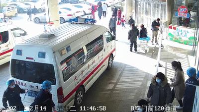 公交车上孕妇突然临产,孕妇南京公交上突然临产