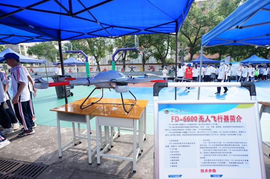 教学科技赋能融合区域协同共谋发展——清城中学第十届校园科技节